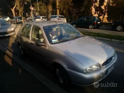Usata Ford Fiesta 75 CV (55 kW) 1998 Marrone Utilitaria