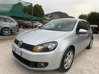 Usata VW Golf VI Comfortline 105 CV (77 kW) 2010 Grigio Utilitaria