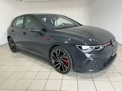 Usata VW Golf VIII GTI 245 CV (180 kW) 2024 Grigio urano Berlina