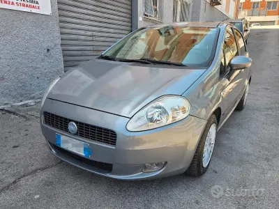 Usata Fiat Grande Punto Dynamic 65 CV (47 kW) 2006 Grigio Utilitaria