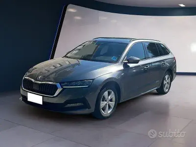 Usata Skoda Octavia SportLine 149 CV (109 kW) 2022 Argento Station wagon