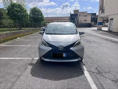 Usata Toyota Aygo X-play 69 CV (50 kW) 2017 Grigio Utilitaria