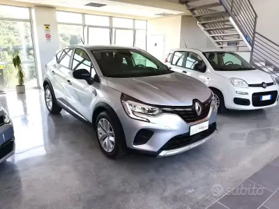 Usata Renault Captur Business 95 CV (69 kW) 2021 Grigio SUV