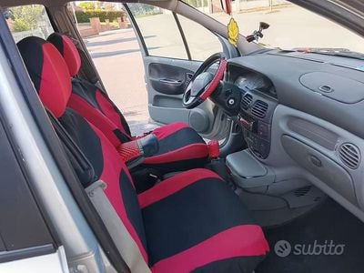 Usata Renault Scénic 120 CV (88 kW) 2002 Grigio Monovolume