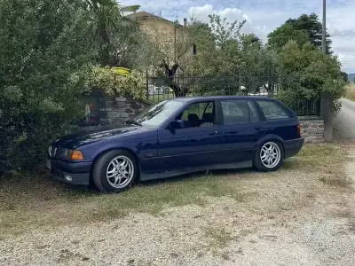 Usata BMW 325 Efficient Dynamics 143 CV (105 kW) 1996 Bluazzurro Station wagon