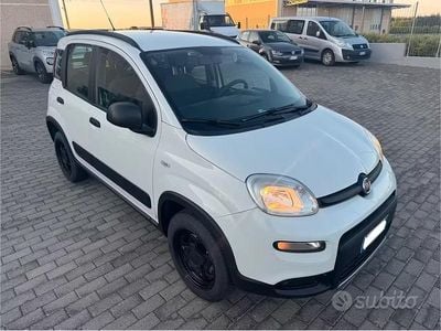 Usata Fiat Panda 4x4 S 85 CV (62 kW) 2019 Bianco Utilitaria