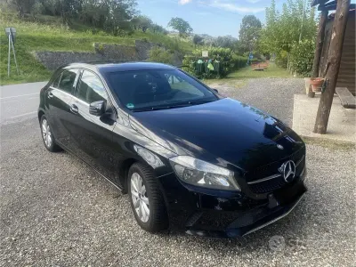 Usata Mercedes A180 Premium 109 CV (80 kW) 2017 Nero Utilitaria