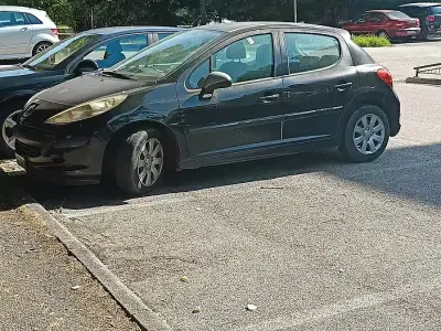 Usata Peugeot 207 68 CV (50 kW) 2006 Nero Berlina