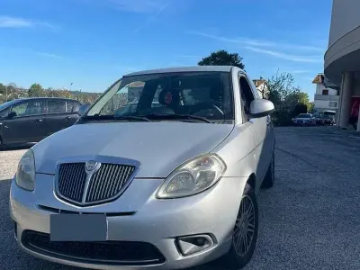 Usata Lancia Ypsilon 77 CV (56 kW) 2010 Grigio Utilitaria
