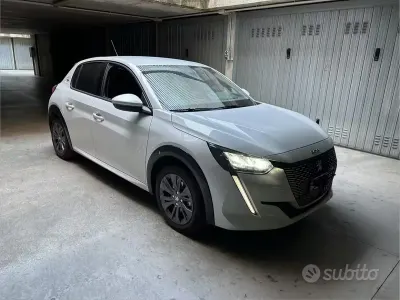 Usata Peugeot e-208 56 kW (77 CV) 2021 Bianco Utilitaria