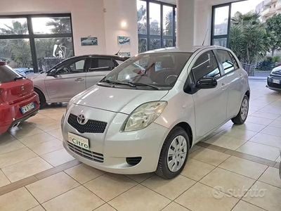 Begagnad Toyota Yaris Sol 69 HK (50 kW) 2007 Grå Halvkombi
