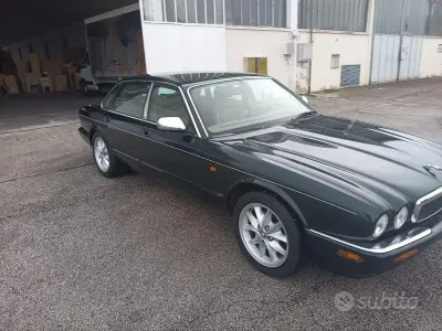 Usata Jaguar XJ Executive 237 CV (174 kW) 1998 Nero Berlina