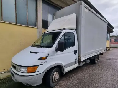 Usata Iveco Daily 125 CV (91 kW) 2000 Bianco Furgone