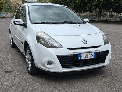 Usata Renault Clio III 75 CV (55 kW) 2011 Bianco Berlina