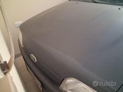 Usata Ford Fiesta 60 CV (44 kW) 1993 Grigio Utilitaria