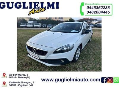 Usata Volvo V40 Momentum 120 CV (88 kW) 2016 Bianco Utilitaria