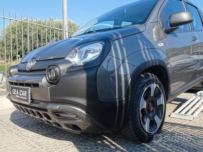 Occasion Fiat Panda Cross Cross 71 ch (52 kW) 2023 Gris Citadine
