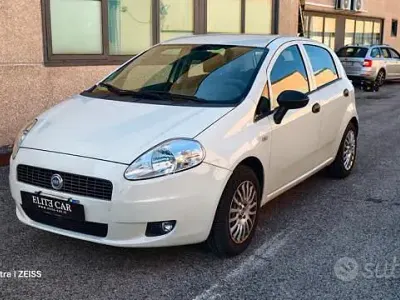 Usata Fiat Punto Lounge 69 CV (50 kW) 2012 Bianco Utilitaria