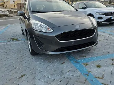 Usata Ford Fiesta 86 CV (63 kW) 2018 Grigio Utilitaria