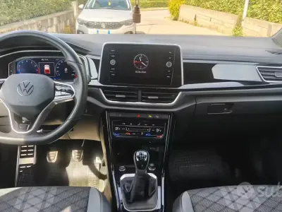 Usata VW T-Roc R-line 110 CV (80 kW) 2023 Grigio SUV