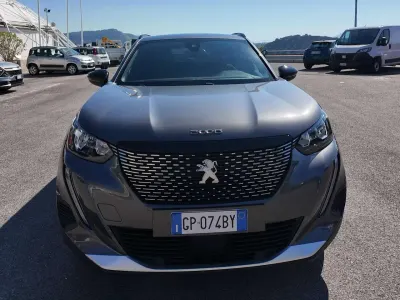 Usata Peugeot 2008 Allure 131 CV (96 kW) 2023 Grigio SUV