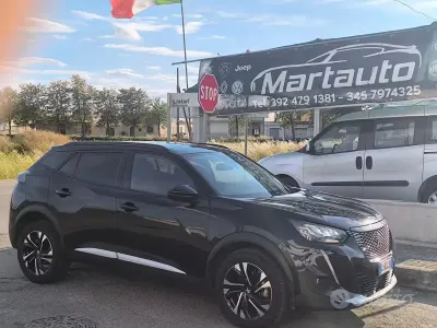 Używany Peugeot 2008 Allure 131 KM (96 kW) 2022 Czarny SUV