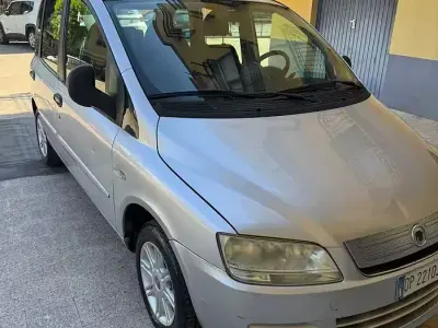 Usata Fiat Multipla 103 CV (75 kW) 2008 Grigio Monovolume