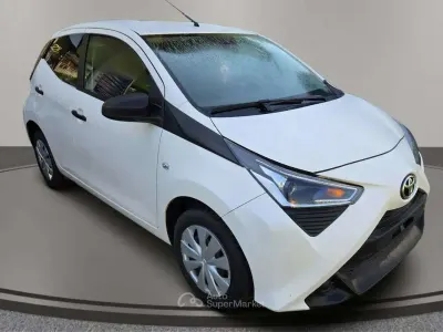 Usata Toyota Aygo Cool 72 CV (52 kW) 2022 Bianco Utilitaria