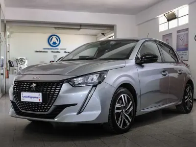 Usata Peugeot 208 Allure 102 CV (75 kW) 2022 Grigo medio met. Utilitaria