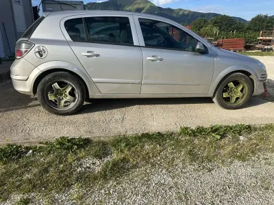 Usata Opel Astra Edition 110 CV (80 kW) 2009 Berlina