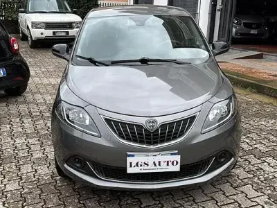 Usata Lancia Ypsilon Gold 69 CV (50 kW) 2021 Grigio Utilitaria