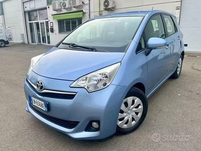 Usata Toyota Verso-S 90 CV (66 kW) 2012 Blu Monovolume