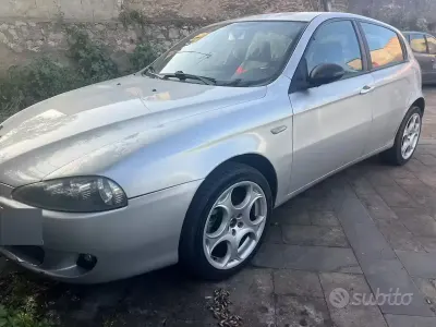 Usata Alfa Romeo 147 116 CV (85 kW) 2006 Grigio Utilitaria