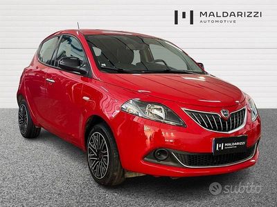 Usata Lancia Ypsilon Silver 69 CV (50 kW) 2023 Rosso Utilitaria