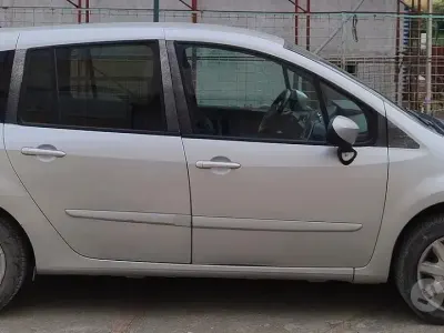 Occasion Renault Grand Modus 106 PK (77 kW) 2009 Grijs MPV