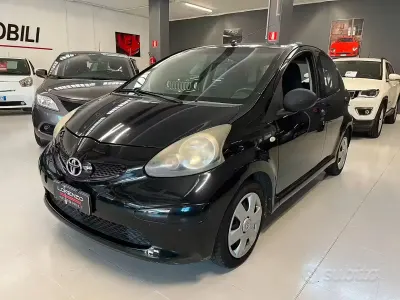 Usata Toyota Aygo 68 CV (50 kW) 2006 Nero Utilitaria