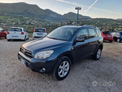 Usata Toyota RAV4 136 CV (100 kW) 2007 Grigio SUV