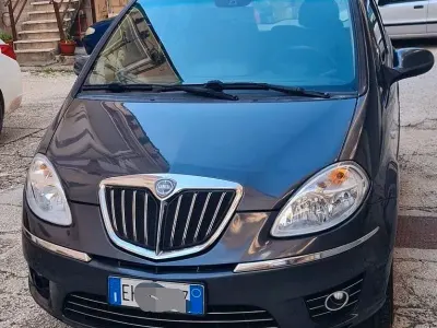 Usata Lancia Musa 95 CV (69 kW) 2011 Grigio Monovolume