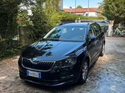 Usata Skoda Octavia Executive 116 CV (85 kW) 2019 Nero Station wagon
