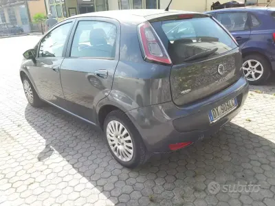 Usata Fiat Grande Punto 65 CV (47 kW) 2010 Grigio Utilitaria