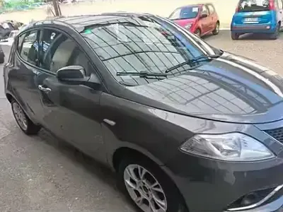 Usata Lancia Ypsilon 60 CV (44 kW) 2016 Grigio Utilitaria