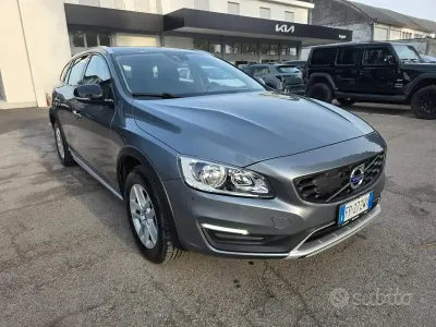 Usata Volvo V60 CC Pro 150 CV (110 kW) 2018 Grigio Station wagon