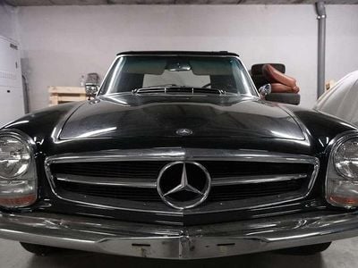 Usata Mercedes 230 151 CV (111 kW) 1967 Verde Cabrio