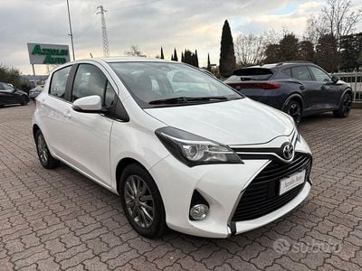 Usata Toyota Yaris 90 CV (66 kW) 2016 Bianco Berlina