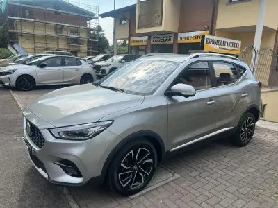 Usata MG ZS Luxury 106 CV (77 kW) 2024 Argento SUV