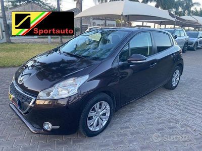 Usata Peugeot 208 68 CV (50 kW) 2013 Nero Utilitaria