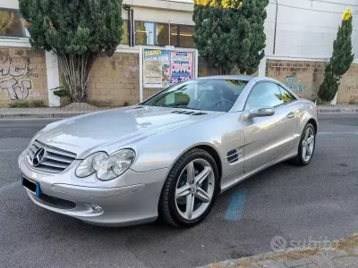 Usata Mercedes SL350 245 CV (180 kW) 2006 Grigio Cabrio