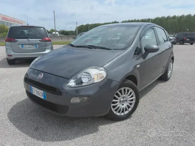Usata Fiat Grande Punto 77 CV (56 kW) 2013 Grigio Utilitaria