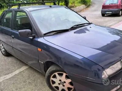 Usata Lancia Delta 105 CV (77 kW) 1994 Blu Utilitaria