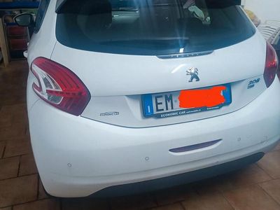 Usata Peugeot 208 68 CV (50 kW) 2013 Bianco Utilitaria